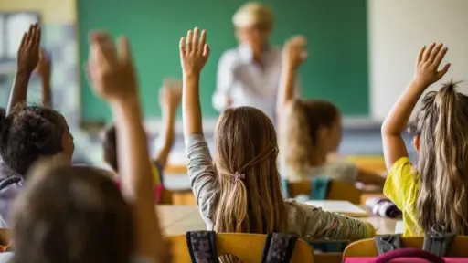 HOW SHOULD READING BE TAUGHT?