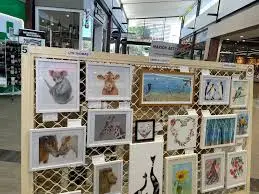 PREPARING FOR THE END-OF-YEAR ART EXHIBITION